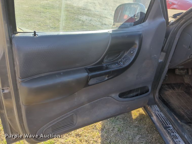 image for item NG9314 1999 Ford Ranger SuperCab pickup truck cab and chassis