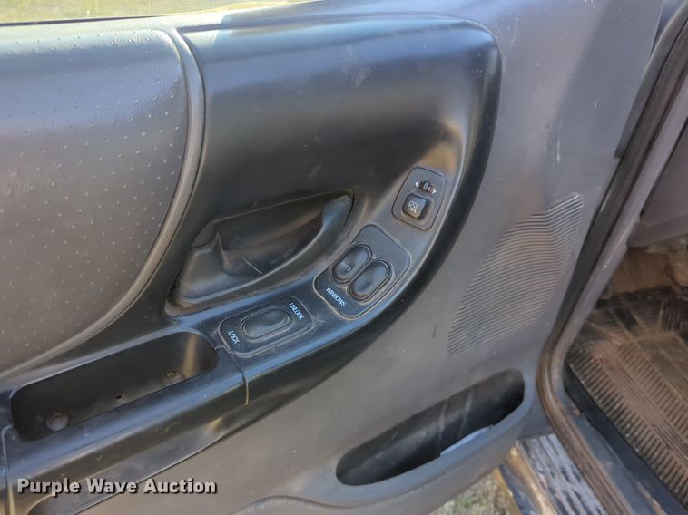 image for item NG9314 1999 Ford Ranger SuperCab pickup truck cab and chassis