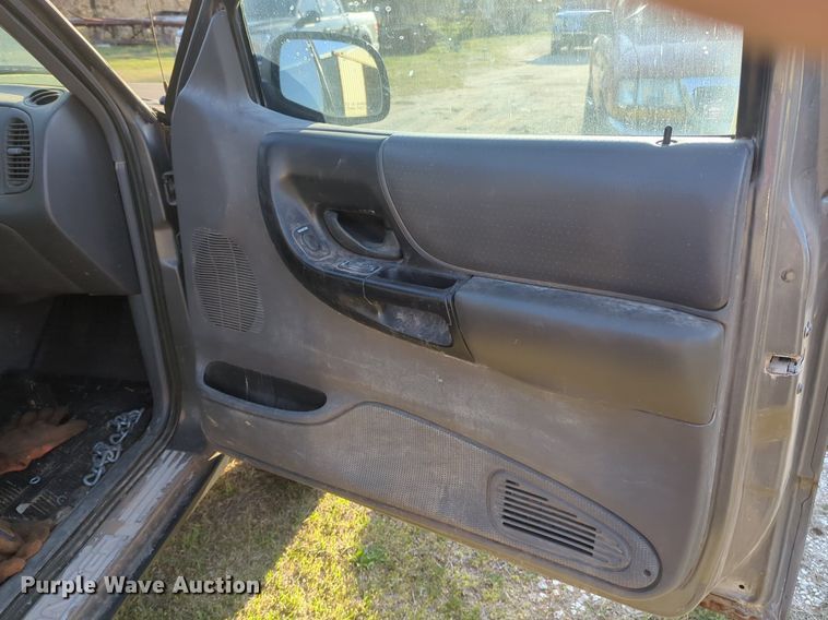 image for item NG9314 1999 Ford Ranger SuperCab pickup truck cab and chassis