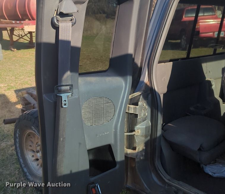 image for item NG9314 1999 Ford Ranger SuperCab pickup truck cab and chassis