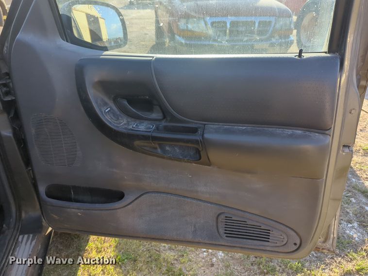 image for item NG9314 1999 Ford Ranger SuperCab pickup truck cab and chassis