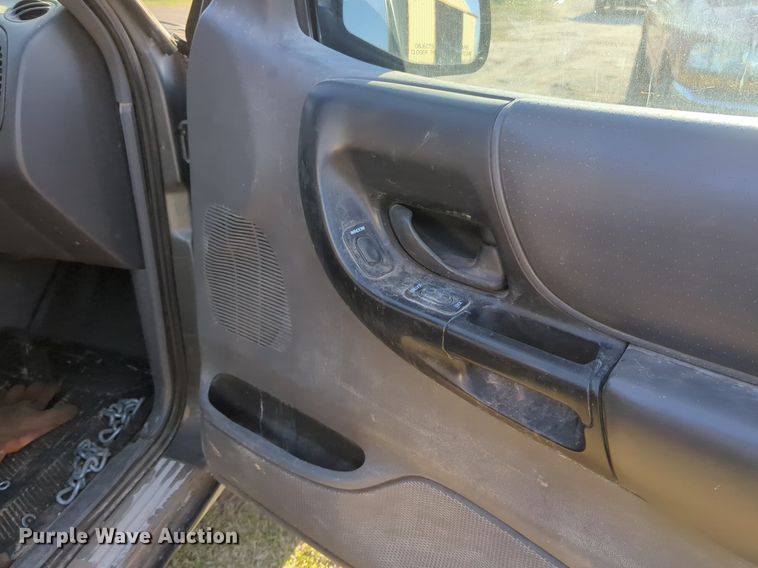 image for item NG9314 1999 Ford Ranger SuperCab pickup truck cab and chassis