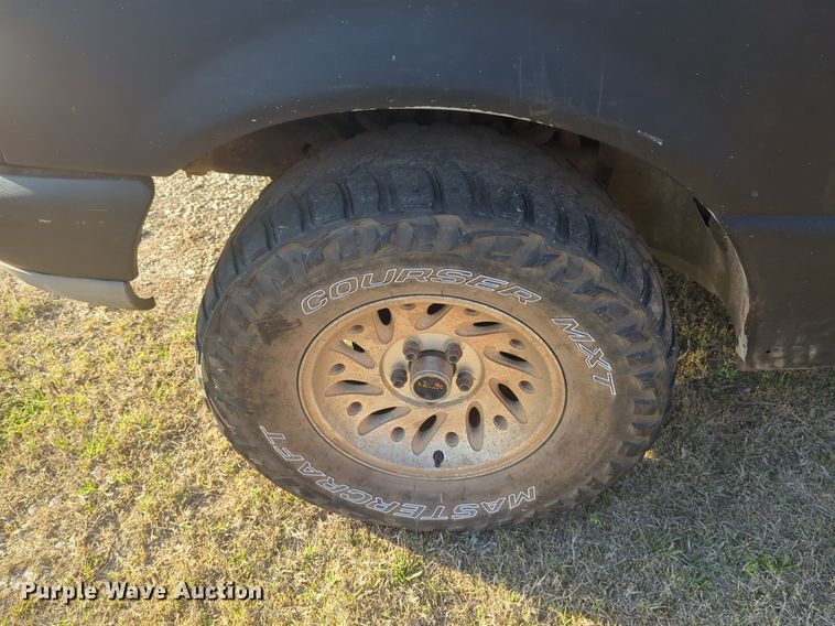 image for item NG9314 1999 Ford Ranger SuperCab pickup truck cab and chassis