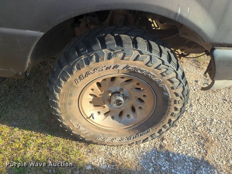 image for item NG9314 1999 Ford Ranger SuperCab pickup truck cab and chassis