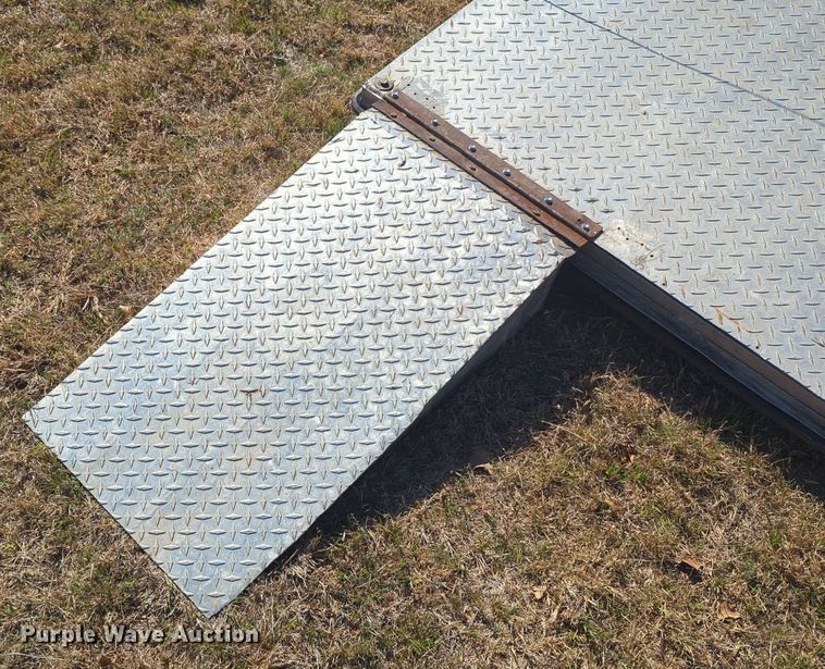 image for item NG9323 1989 Shop built enclosed car carrier