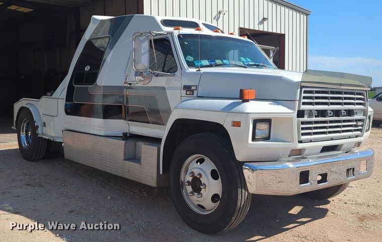 image for item NG9327 1984 Ford F7000 flatbed truck