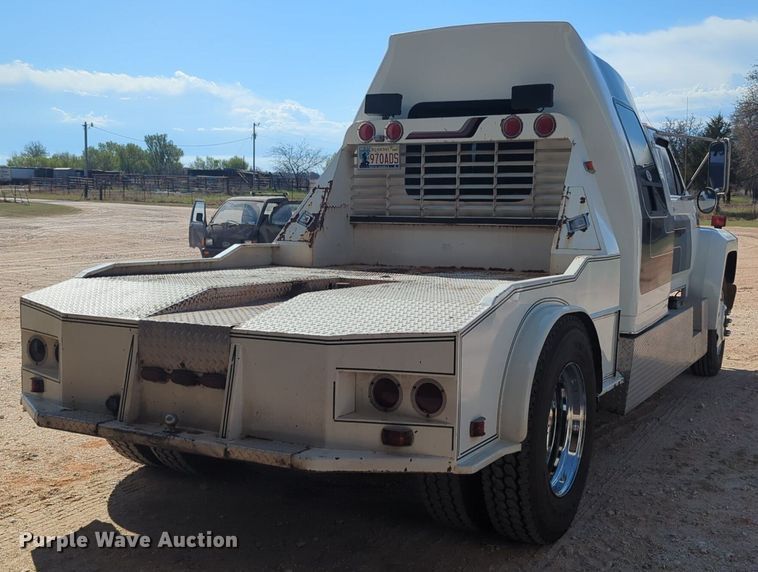 image for item NG9327 1984 Ford F7000 flatbed truck