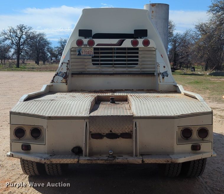 image for item NG9327 1984 Ford F7000 flatbed truck