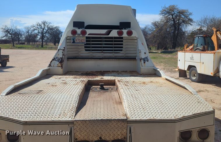 image for item NG9327 1984 Ford F7000 flatbed truck