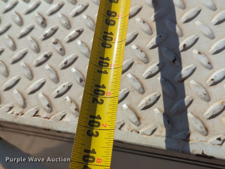 image for item NG9327 1984 Ford F7000 flatbed truck