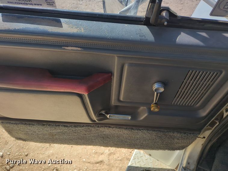 image for item NG9327 1984 Ford F7000 flatbed truck