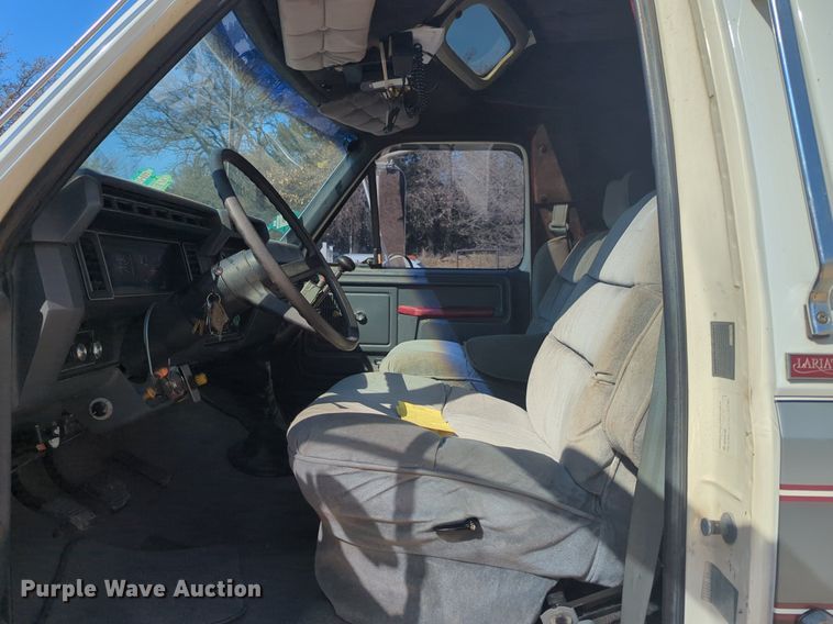 image for item NG9327 1984 Ford F7000 flatbed truck