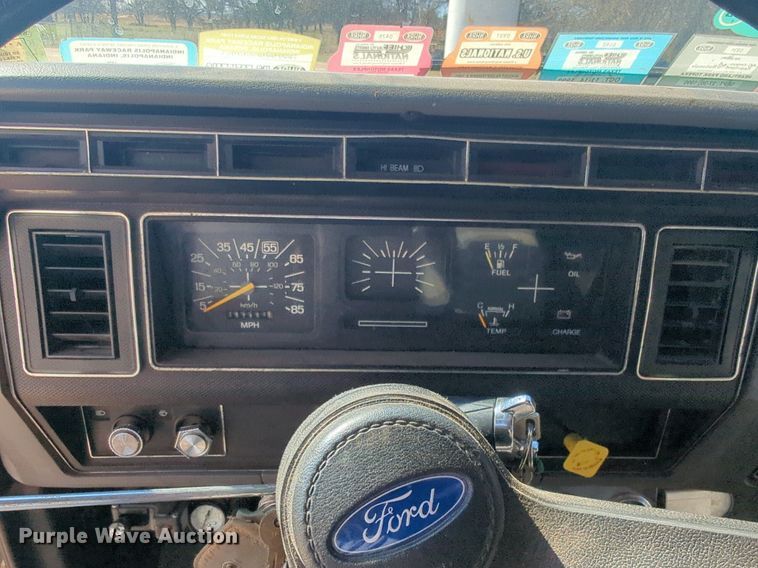 image for item NG9327 1984 Ford F7000 flatbed truck