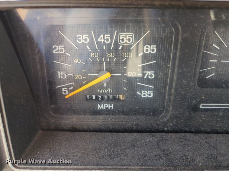 image for item NG9327 1984 Ford F7000 flatbed truck