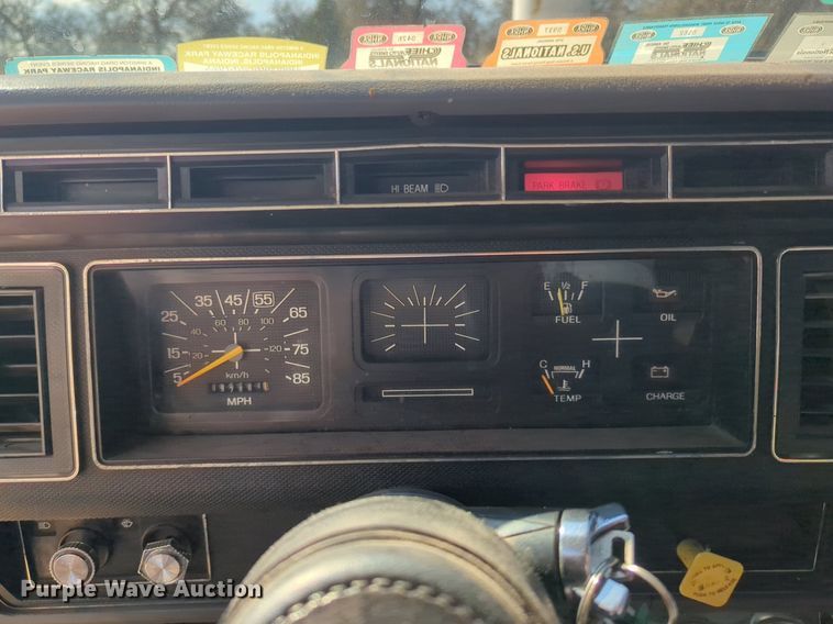 image for item NG9327 1984 Ford F7000 flatbed truck