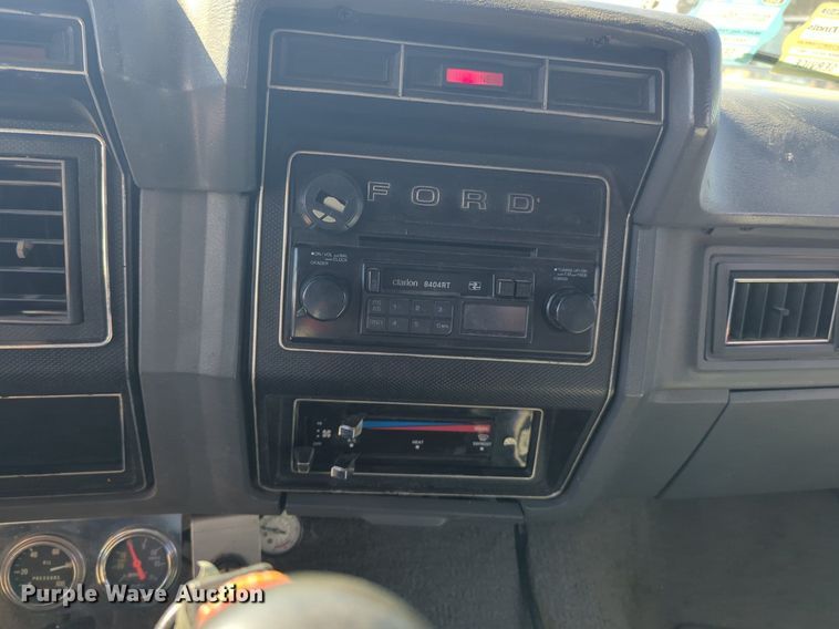 image for item NG9327 1984 Ford F7000 flatbed truck