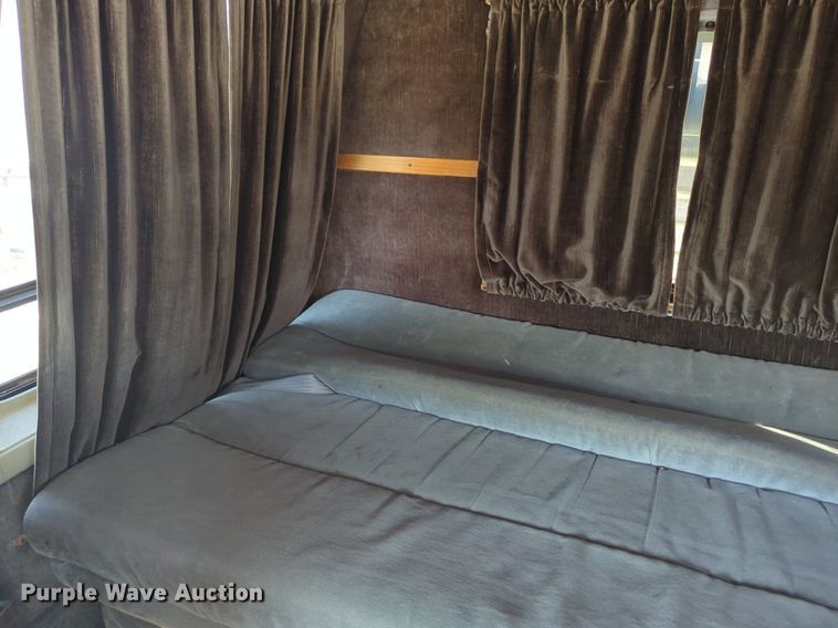 image for item NG9327 1984 Ford F7000 flatbed truck