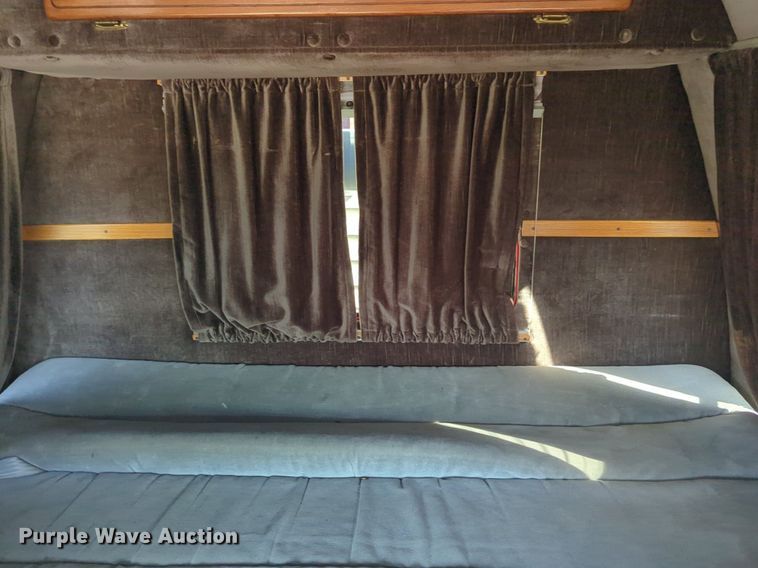 image for item NG9327 1984 Ford F7000 flatbed truck