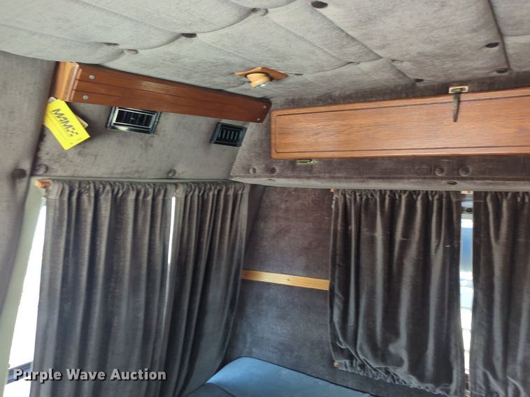 image for item NG9327 1984 Ford F7000 flatbed truck