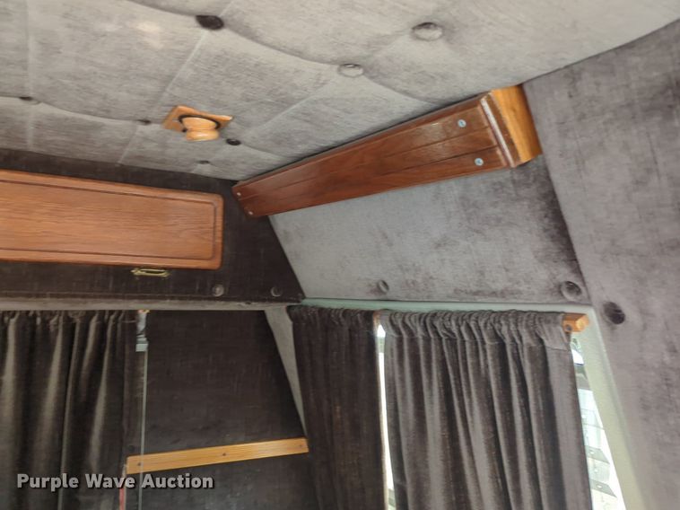 image for item NG9327 1984 Ford F7000 flatbed truck