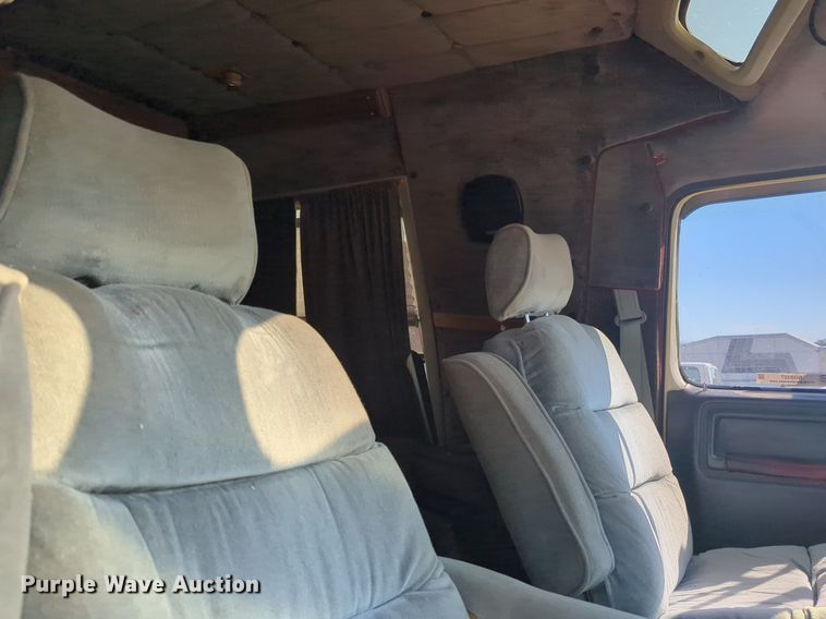 image for item NG9327 1984 Ford F7000 flatbed truck