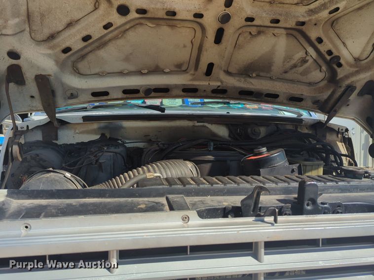 image for item NG9327 1984 Ford F7000 flatbed truck