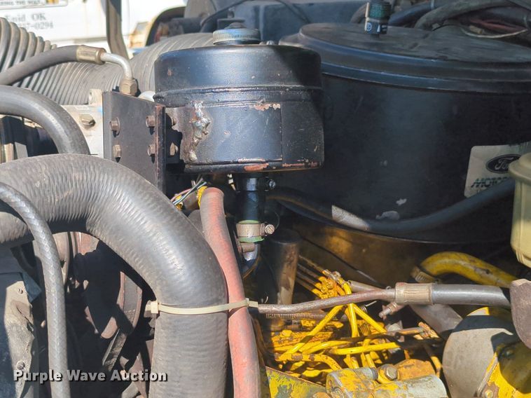 image for item NG9327 1984 Ford F7000 flatbed truck