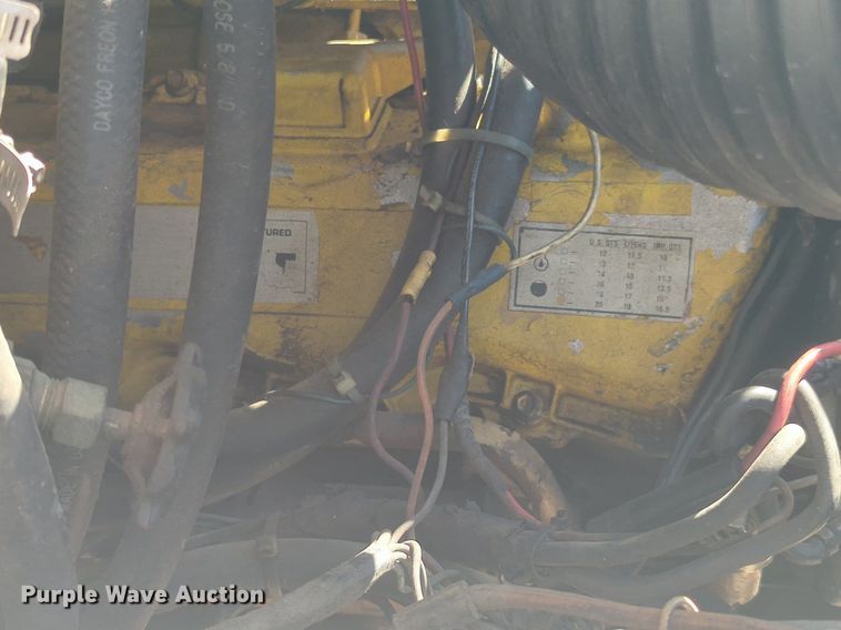 image for item NG9327 1984 Ford F7000 flatbed truck