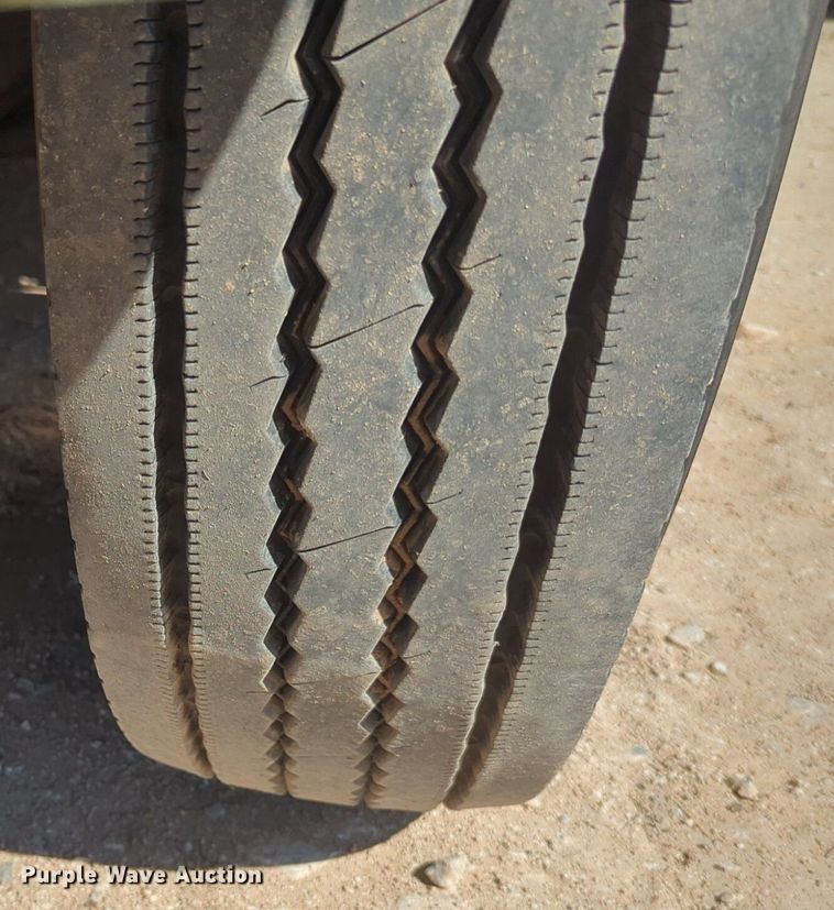 image for item NG9327 1984 Ford F7000 flatbed truck