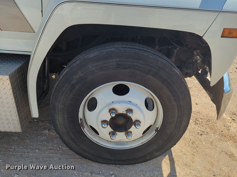 image for item NG9327 1984 Ford F7000 flatbed truck