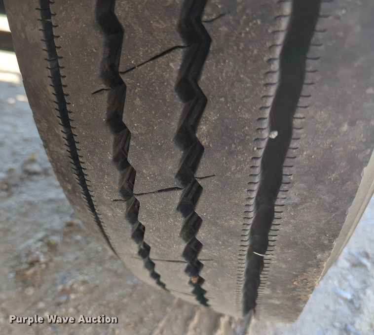 image for item NG9327 1984 Ford F7000 flatbed truck