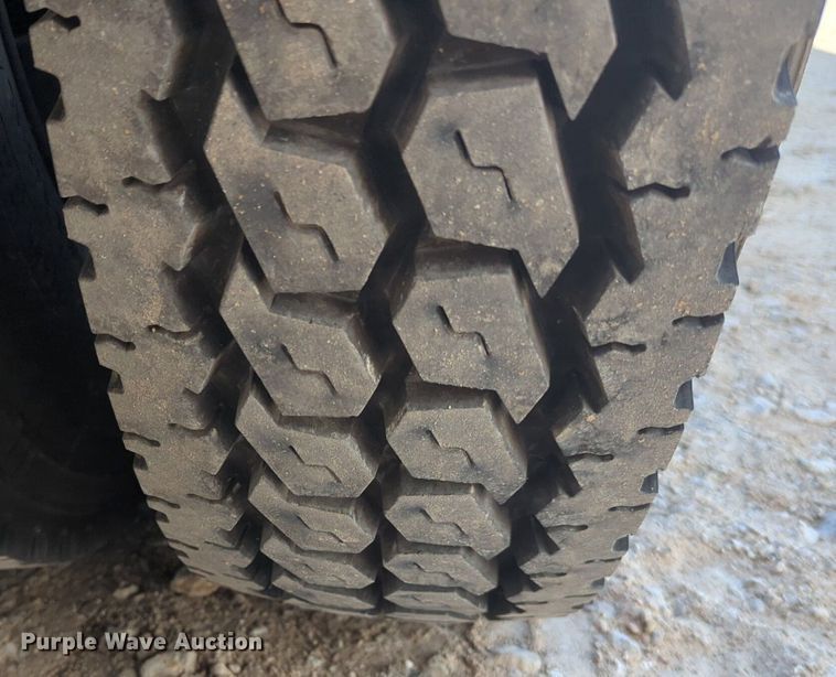 image for item NG9327 1984 Ford F7000 flatbed truck