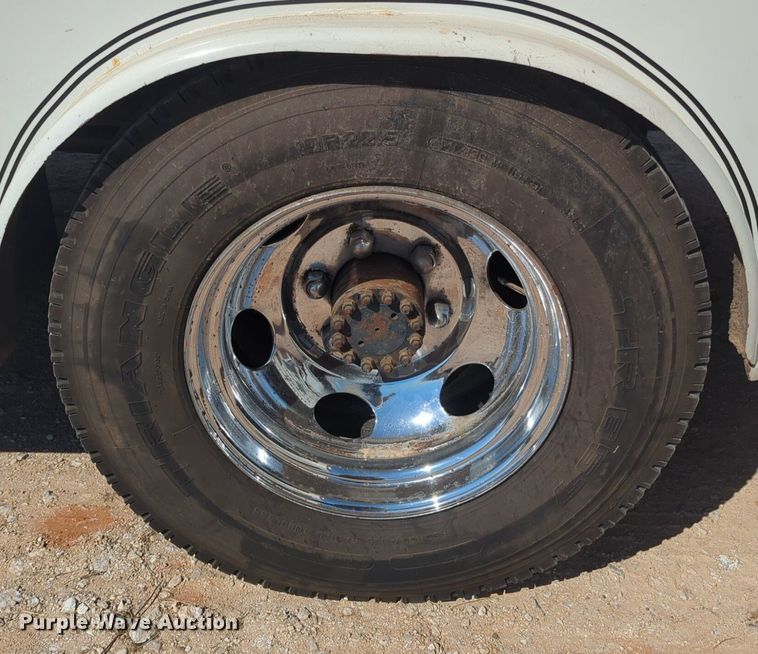 image for item NG9327 1984 Ford F7000 flatbed truck