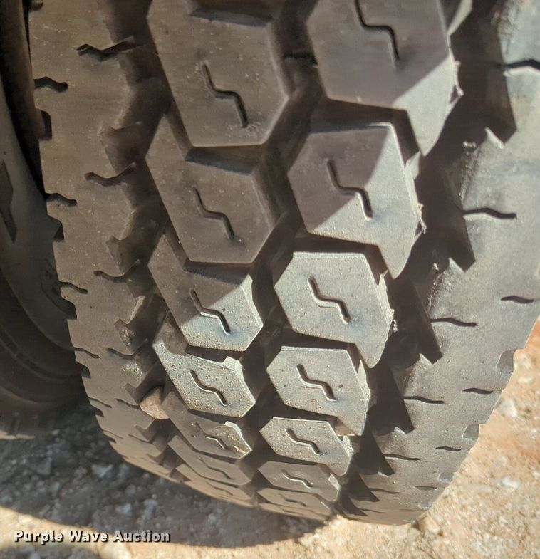 image for item NG9327 1984 Ford F7000 flatbed truck