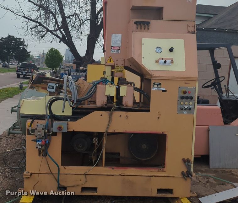 image for item NG9379 1999 Stenner  VHE AU10708 band saw