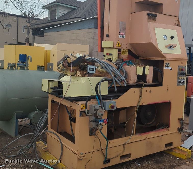 image for item NG9379 1999 Stenner  VHE AU10708 band saw