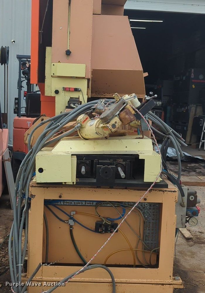 image for item NG9379 1999 Stenner  VHE AU10708 band saw