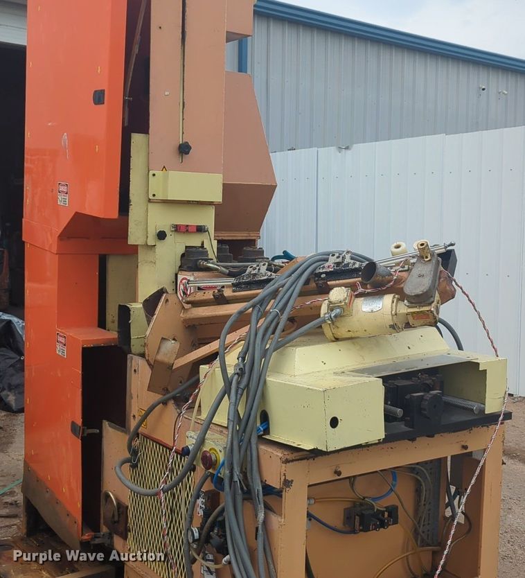 image for item NG9379 1999 Stenner  VHE AU10708 band saw