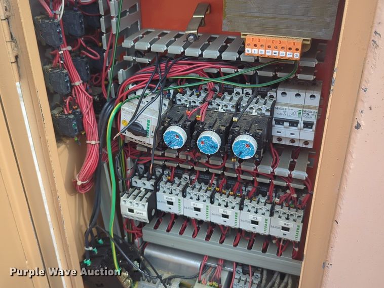 image for item NG9379 1999 Stenner  VHE AU10708 band saw