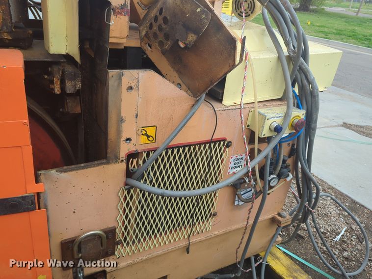 image for item NG9379 1999 Stenner  VHE AU10708 band saw