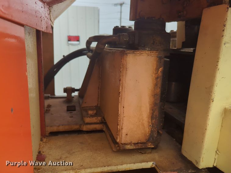 image for item NG9379 1999 Stenner  VHE AU10708 band saw