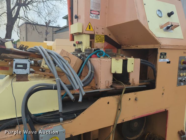 image for item NG9379 1999 Stenner  VHE AU10708 band saw