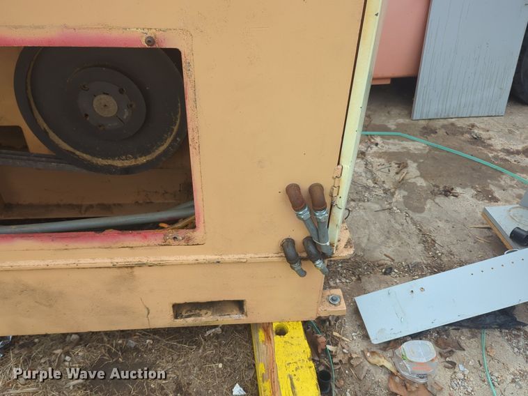 image for item NG9379 1999 Stenner  VHE AU10708 band saw