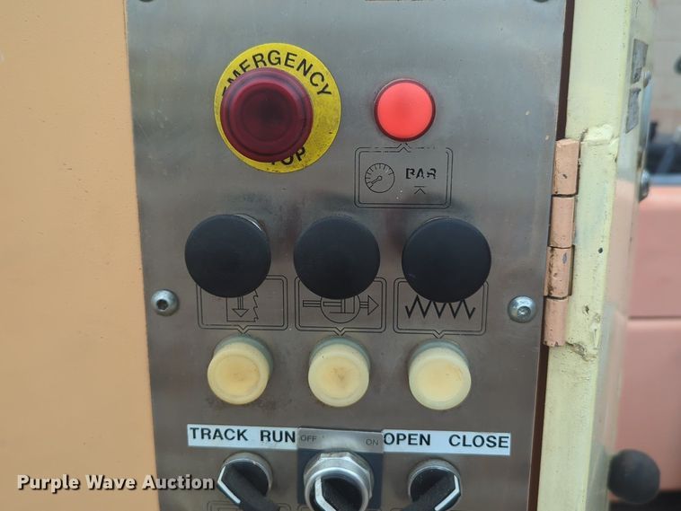 image for item NG9379 1999 Stenner  VHE AU10708 band saw