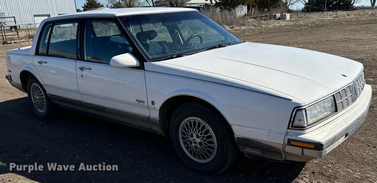 image for item NH9048 1990 Oldsmobile  Ninty Eight Regency Brougham 