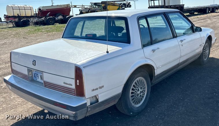 image for item NH9048 1990 Oldsmobile  Ninty Eight Regency Brougham 