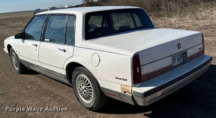 image for item NH9048 1990 Oldsmobile  Ninty Eight Regency Brougham 