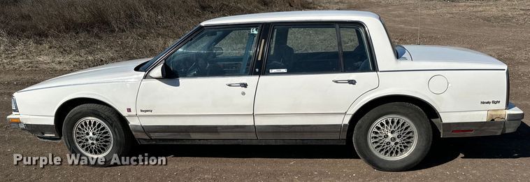 image for item NH9048 1990 Oldsmobile  Ninty Eight Regency Brougham 