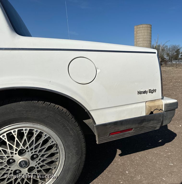 image for item NH9048 1990 Oldsmobile  Ninty Eight Regency Brougham 