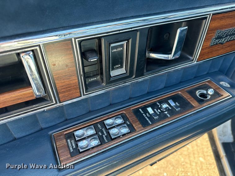 image for item NH9048 1990 Oldsmobile  Ninty Eight Regency Brougham 